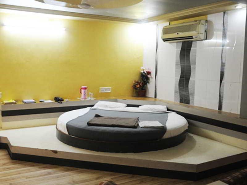 Hotel Neelkanth Paradise Ahmedabad Exterior foto